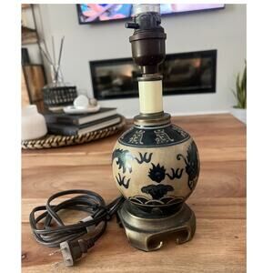 70's  vintage Chinoiserie table lamp Chinoiserie Asian dragon brass Porcelain